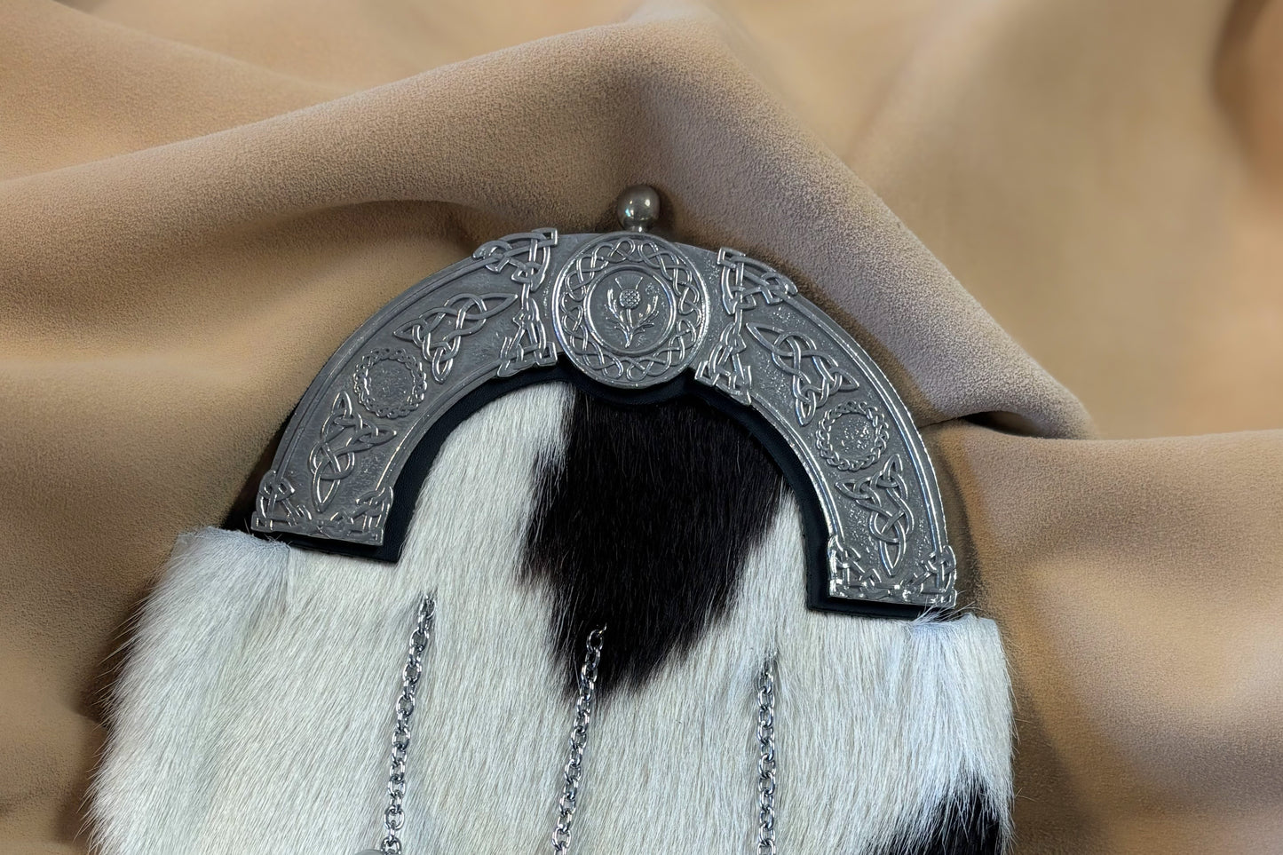 Bovine fur dress sporran with pewter cantle