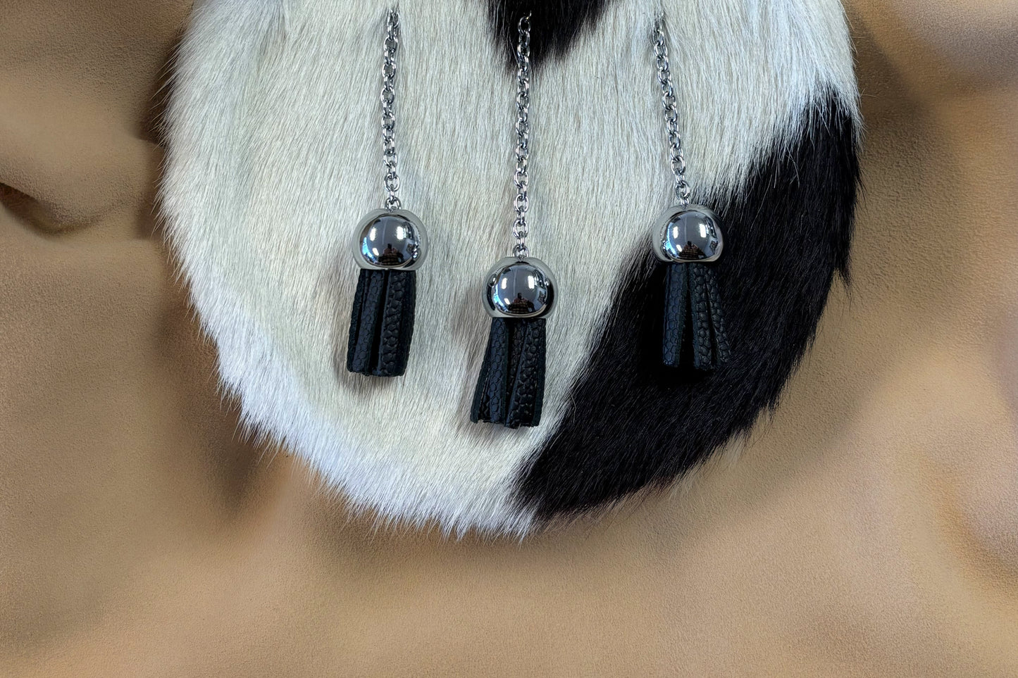 Zoomed shot of 3 chain tassels on bovine dress sporran