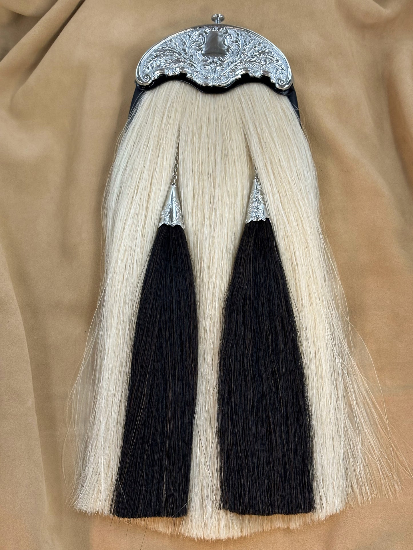 Thistle Cantle White Horsehair Silver