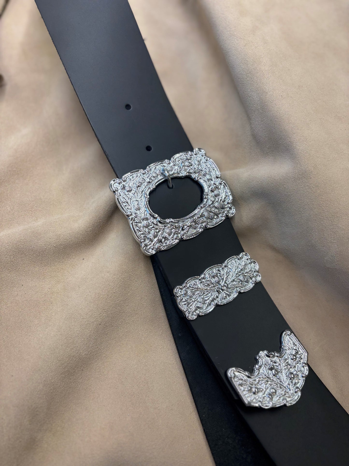 Piper Cross Belt With Round Thistle Hardware