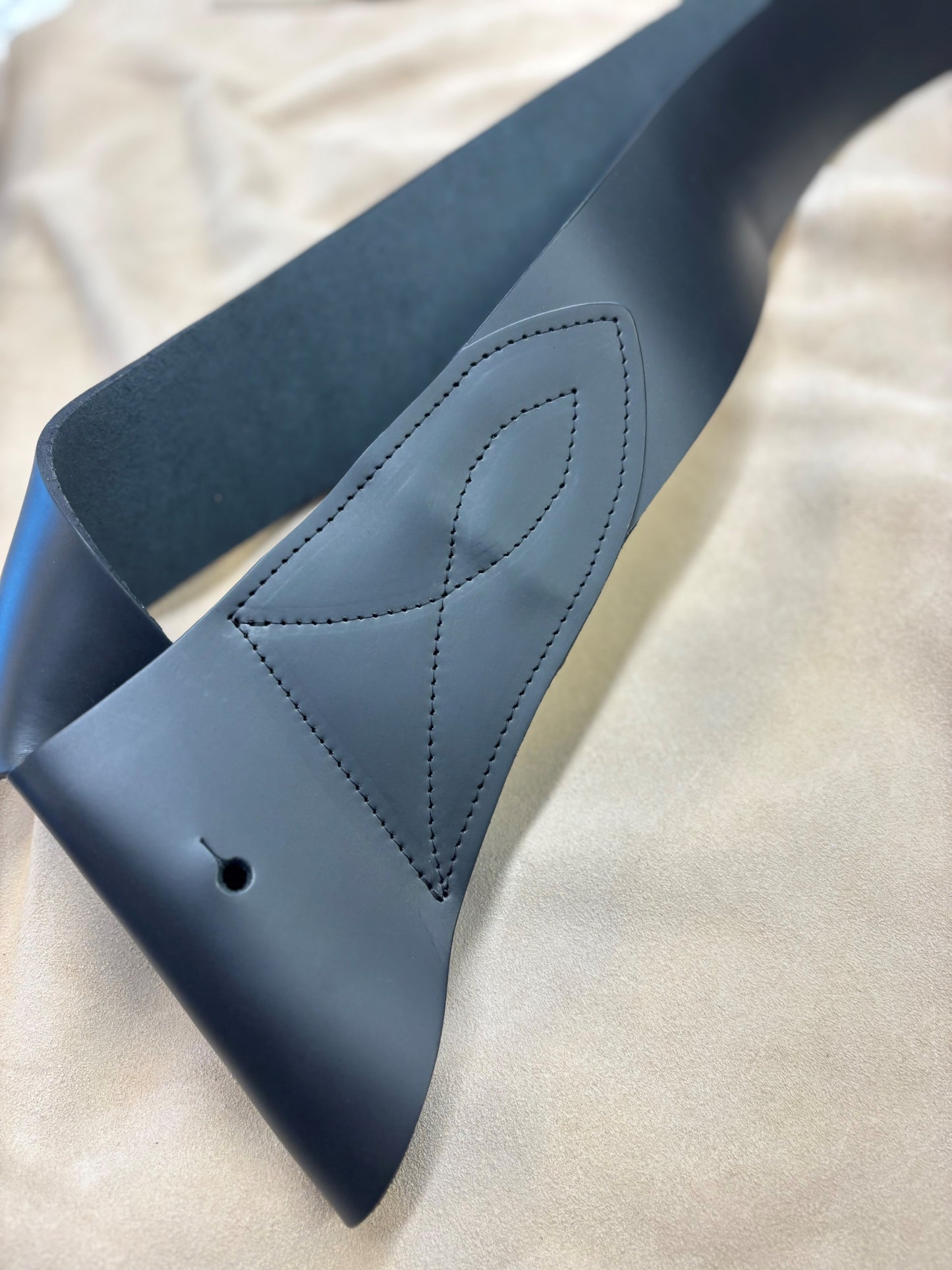 Piper Cross Belt With Round Thistle Hardware
