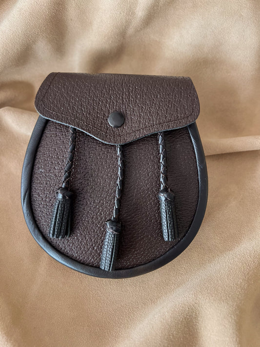 Brown leather day sporran with 3 black leather tassels 