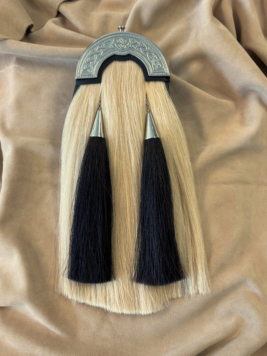 Celtic Weave & Knot Cantle White Horsehair