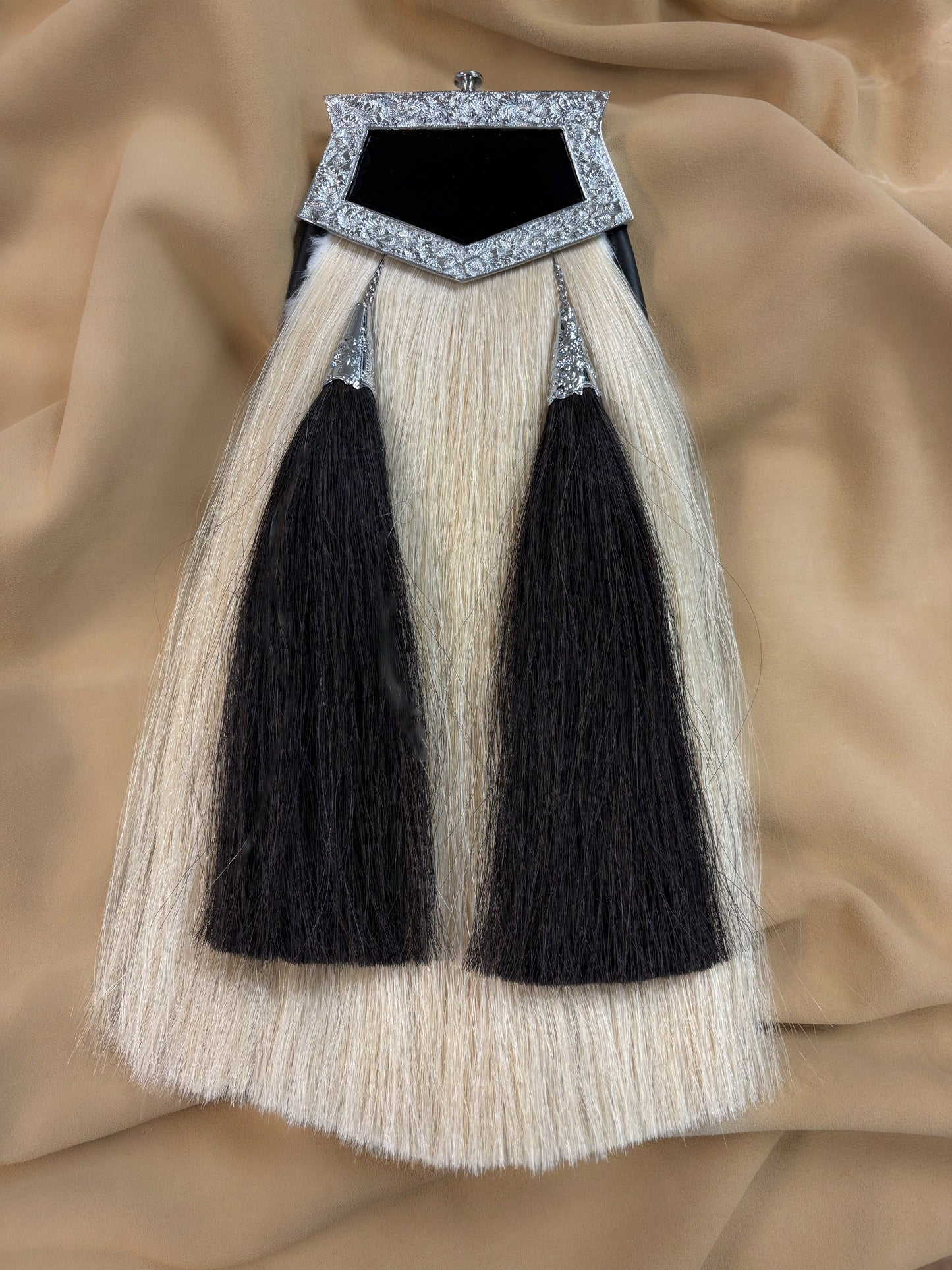 white horsehair body and 2 black horsehair tassels. The cantle is the traditional "Prince Charlie" 5 sided chrome version with a black patent leather centre. The cantle features ornate thistle scrollwork around the edge.