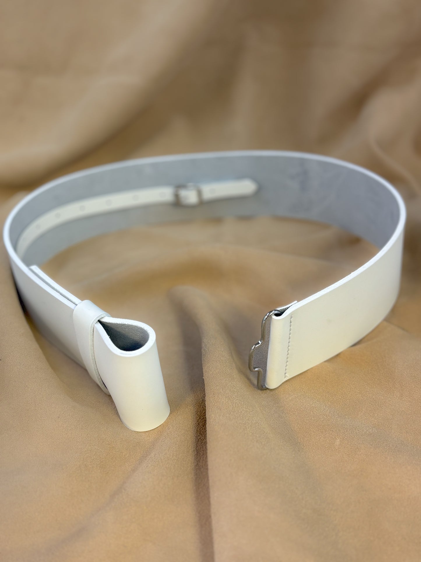 2.25″ White Leather Kilt Belt